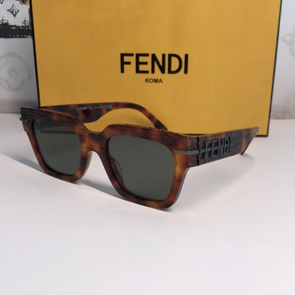 NEW Authentic Fendi FE40078I 52N Sunglasses – Havana / Green